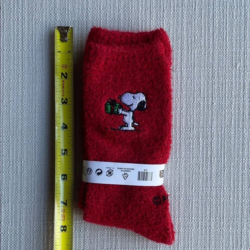 Calzedonia peanuts snoopy limited edition Red Fuzzy holiday Socks - one size